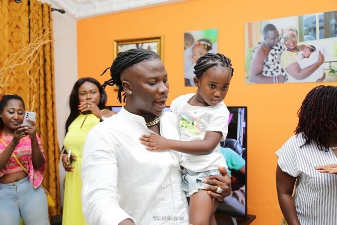 Stonebwoy Visits Ohene Yere Gifty Anti On Her Birthday To Surprise Her.