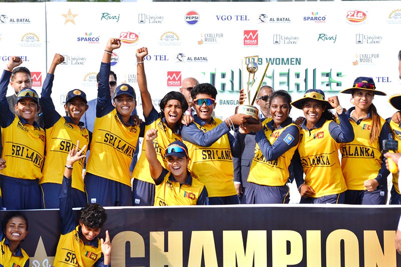 Divisional Commissioner Dr. Imran Hamid Sheikh and Sri Lankan High Commissioner Admiral Fred Seneviratne present the trophy to the captain of the victorious Sri Lanka Under-19 Women’s team after the T20 tri-series final at Iqbal Stadium.