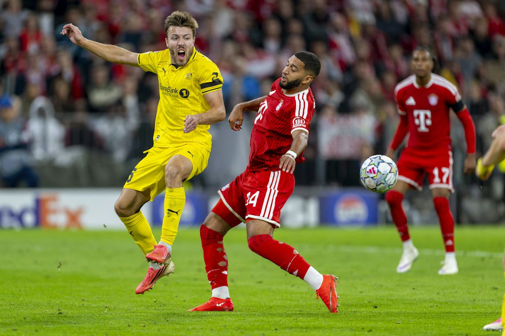 Fredrik Bjørkan (l.) im Duell mit Bayerns Ismael Saibari.