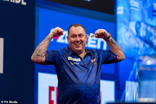 Kim Huybrechts celebrates on stage (Sebastian Doppstadt/PDC