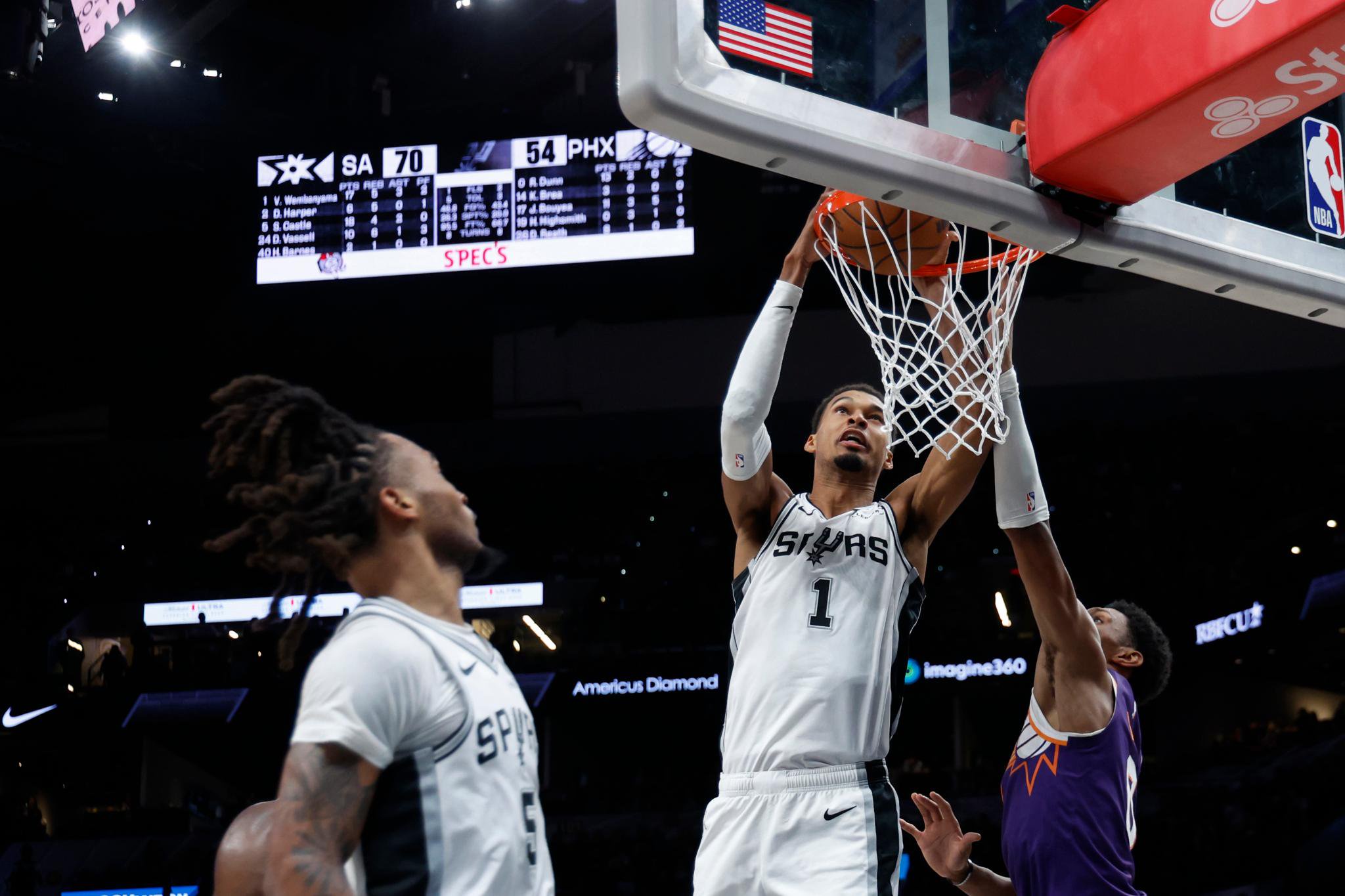Victor Wembanyama of the San Antonio Spurs dunks the ball against the Phoenix Suns.