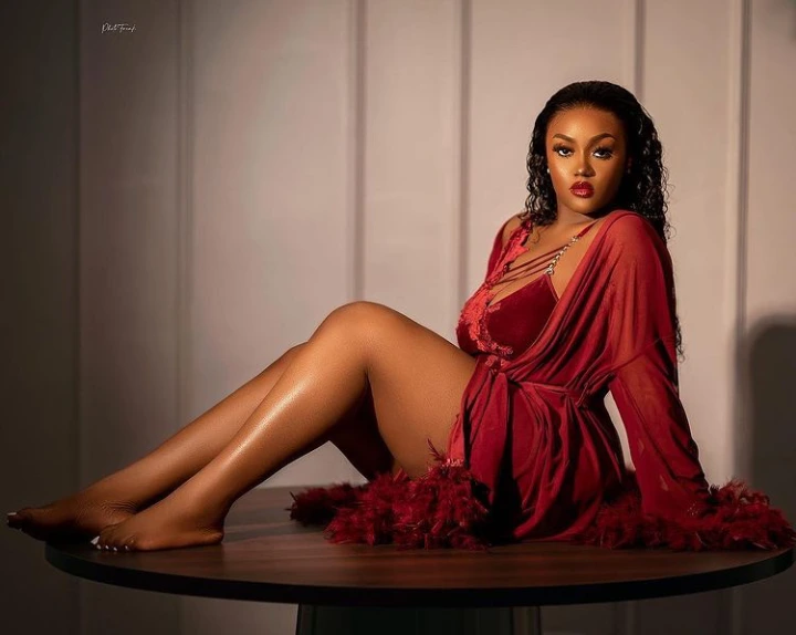 instagram - Reactions as Chioma Rowland Shares a Photo of Herself on Instagram  5e6426ebfbe74ce3a064c4b620b1028b?quality=uhq&format=webp&resize=720