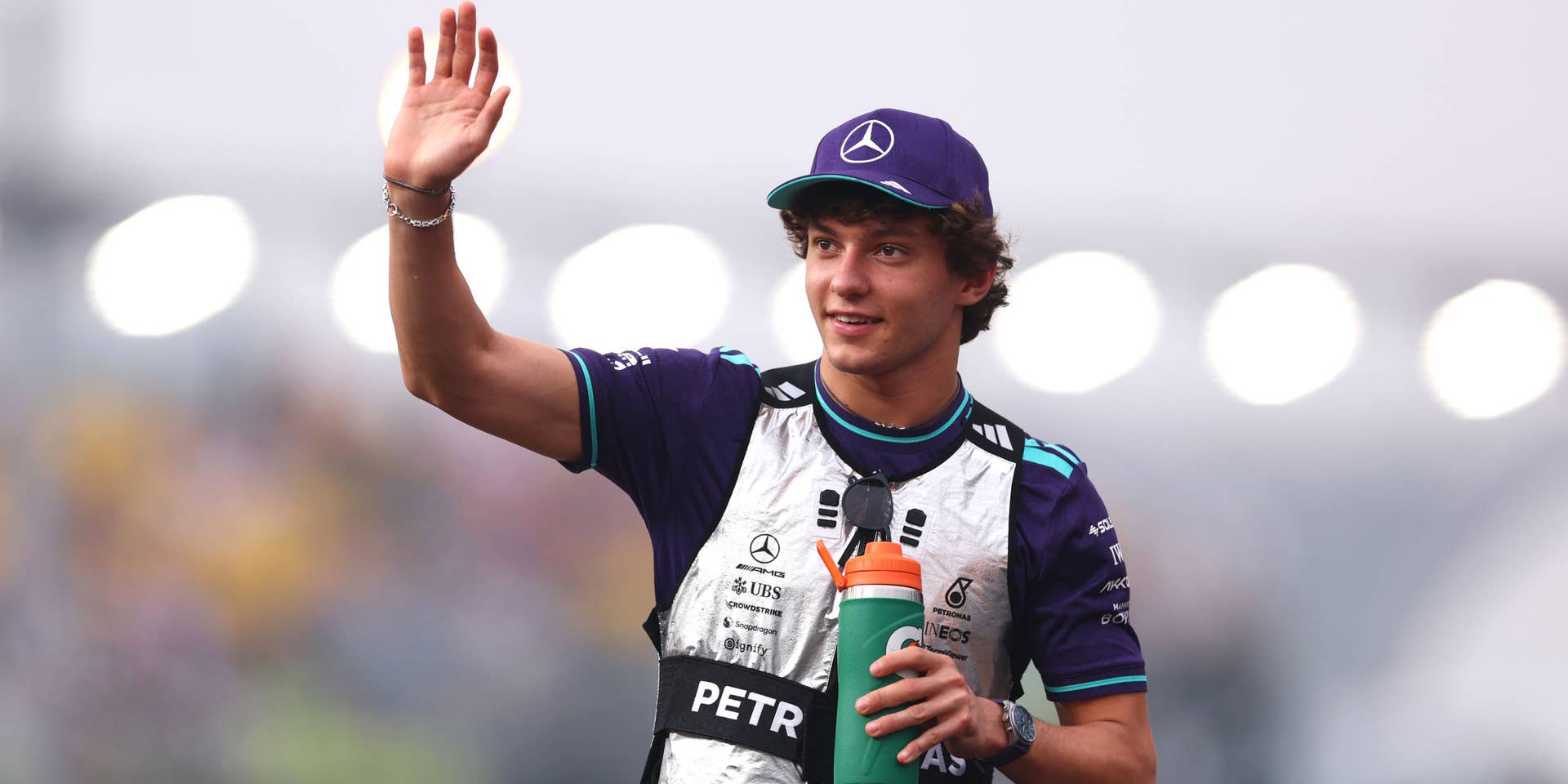 SINGAPORE, SINGAPORE - OCTOBER 11: Andrea Kimi Antonelli of Italy and Mercedes AMG Petronas F1 Team waves on the drivers parade prior to the F1 Grand Prix of Singapore at Marina Bay Street Circuit on October 11, 2026 in Singapore, Singapore. (Photo by Clive Rose/Getty Images)