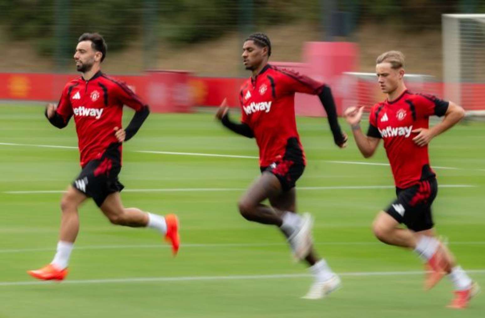 Michael Carrick está balançando no cargo no Manchester United –
