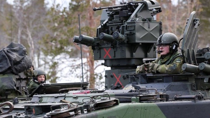 Turkey threatens to block Finland and Sweden Nato bids - BBC News