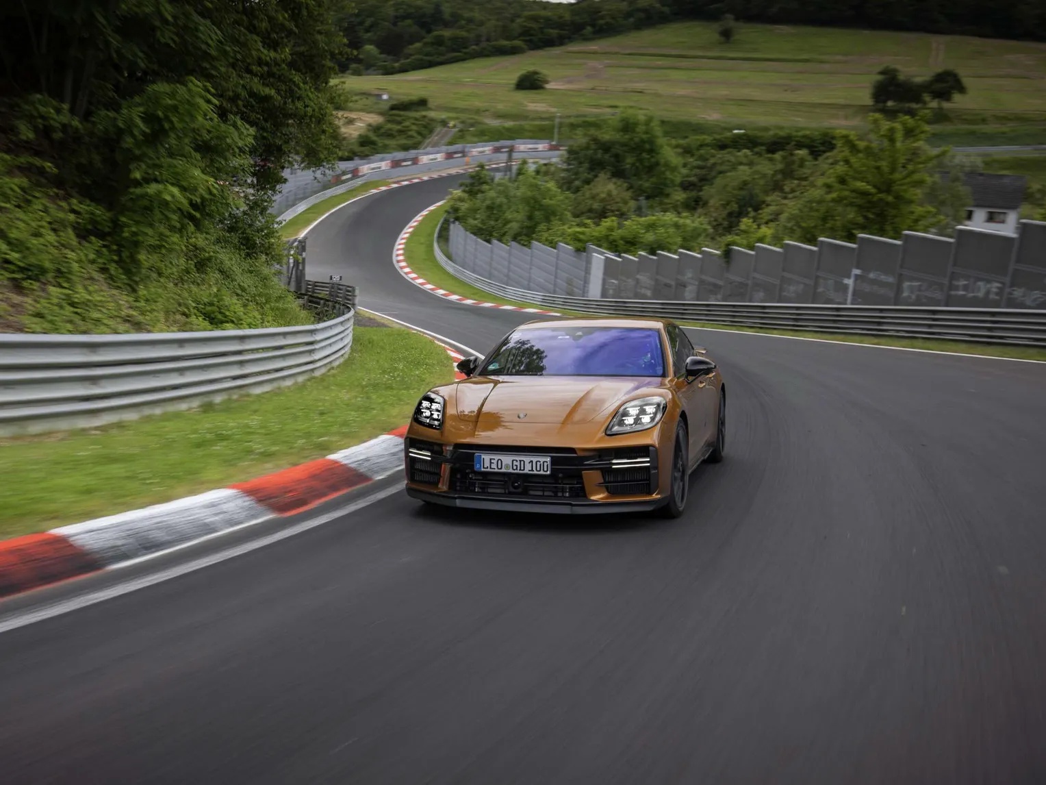 Nopeammin, kalliimmalla, tehokkaammin – Päivitetty Porsche kysyy maksukykyä, mutta tarjoaa vastinetta