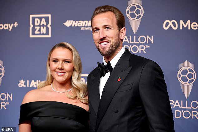 The couple posed for photos on the red carpet at the London Palladium Theatre