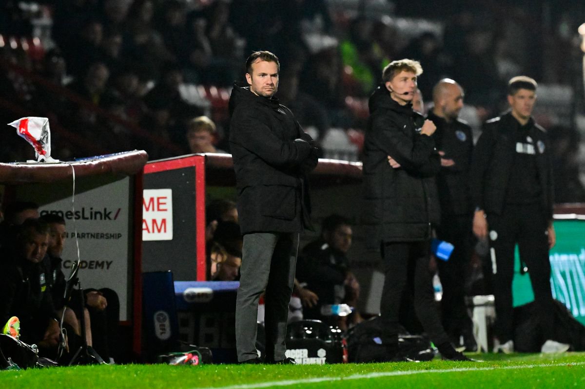 Tom Cleverley, head coach of Plymouth Argyle, during the Sky Bet League 1 match between Stevenage and Plymouth Argyle at SPORTA Arena, Stevenage on 20 October 2026 (Photo: Alan Stanford/PPAUK)