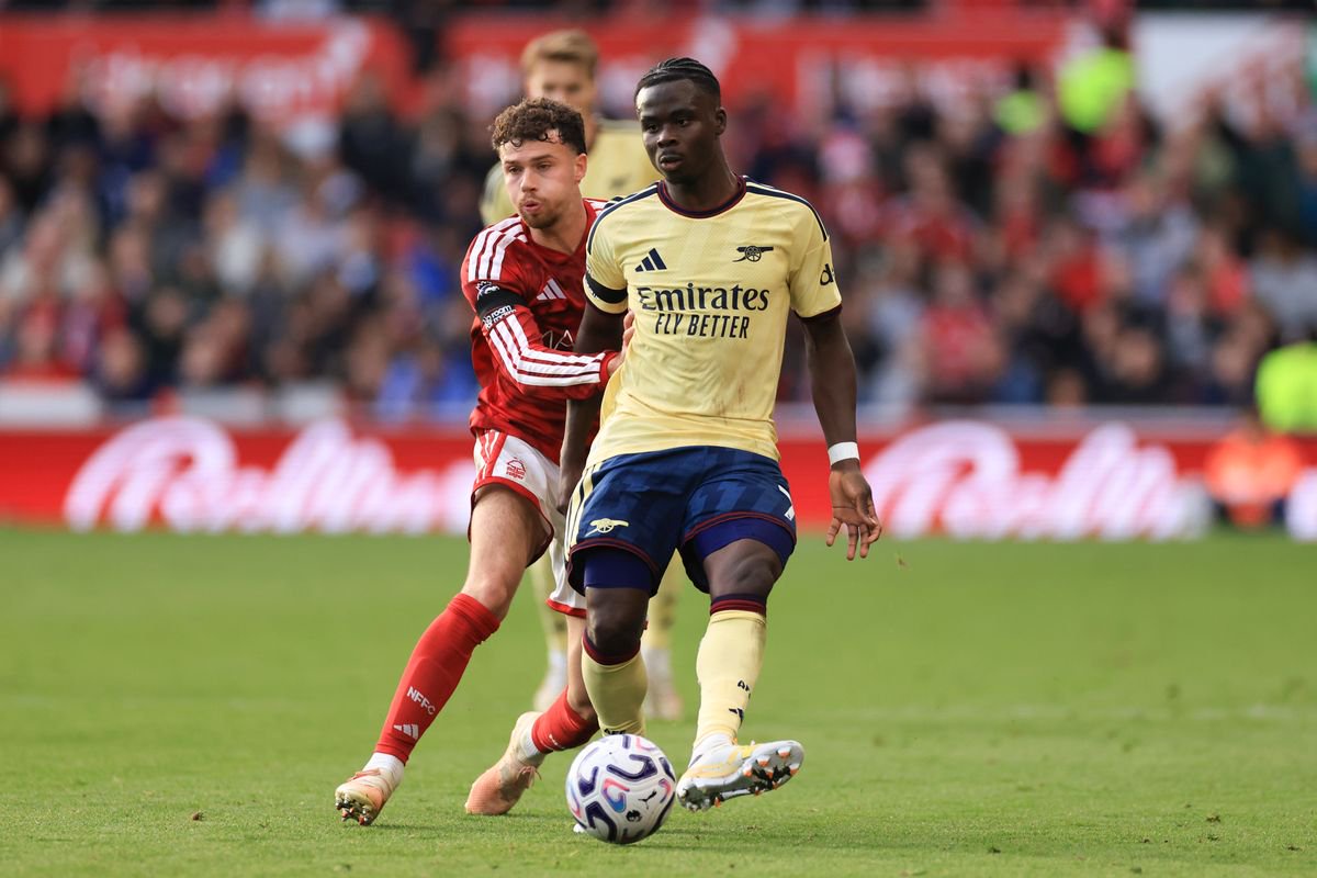 Bukayo Saka of Arsenal under pressure from Neco Williams of Nottingham Forest during the Premier League 2026/27 match between Nottingham Forest FC and Arsenal FC at City Ground on October 18, 2026 in Nottingham, England. 
