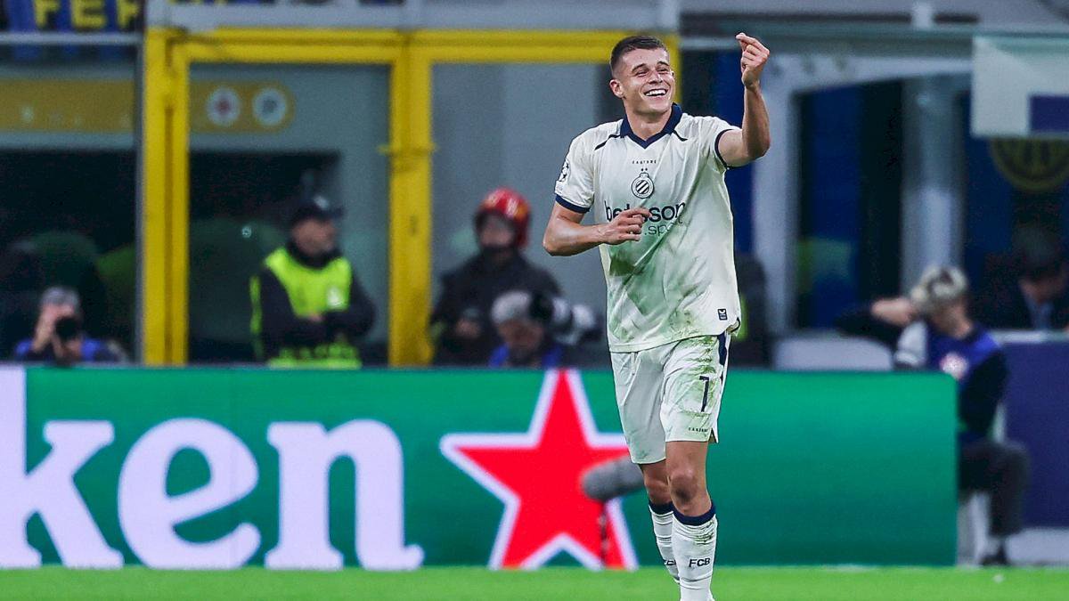 Nicolo Tresoldi zeigt ein Herz