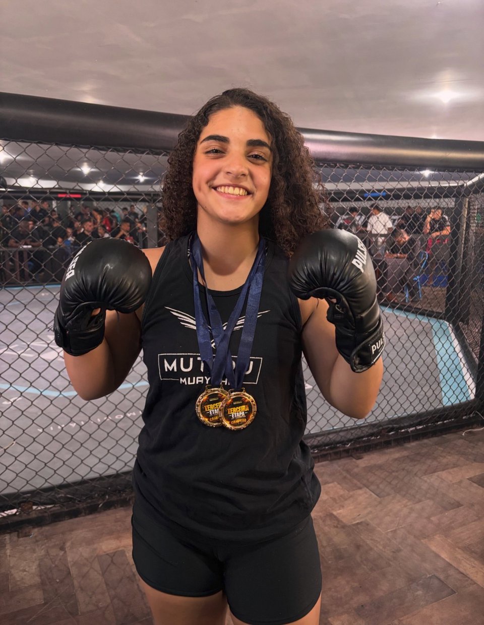 Lorena Bastos fatura ouro no MMA