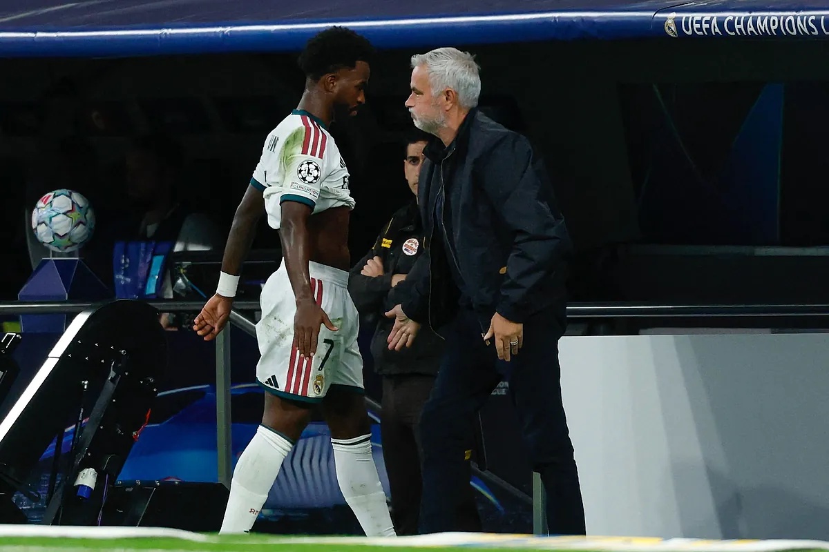 José Mourinho Benches Dumfries and Alexander-Arnold for Valverde