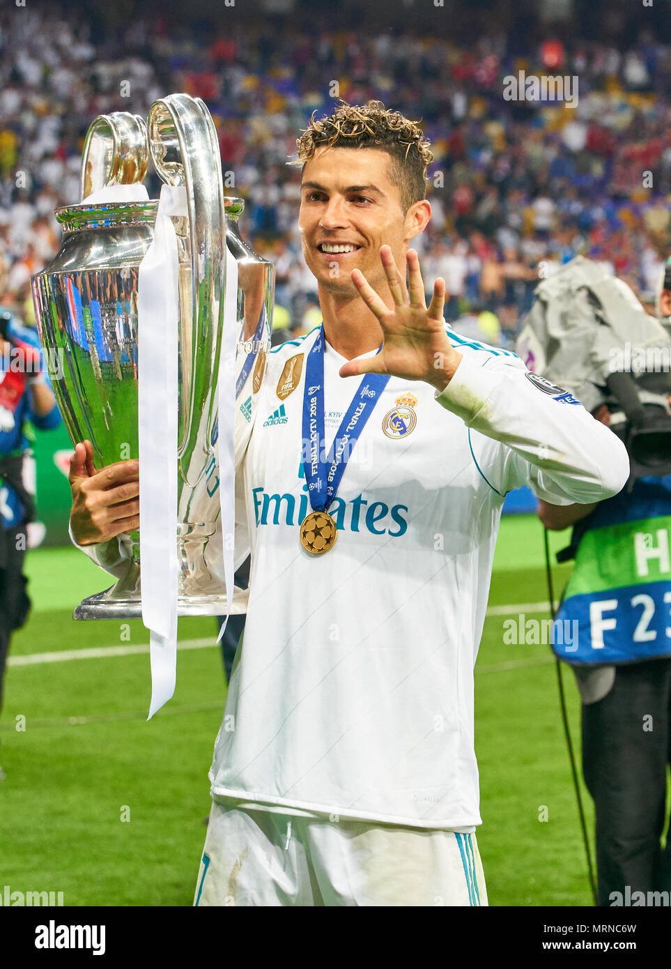 PSG Faces Barcelona in Champions League Clash Amid Ronaldo Controversy