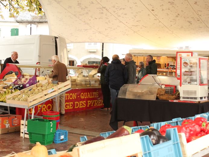 Au marché de Saint-Pé, le rugby est sur toutes les lèvres./