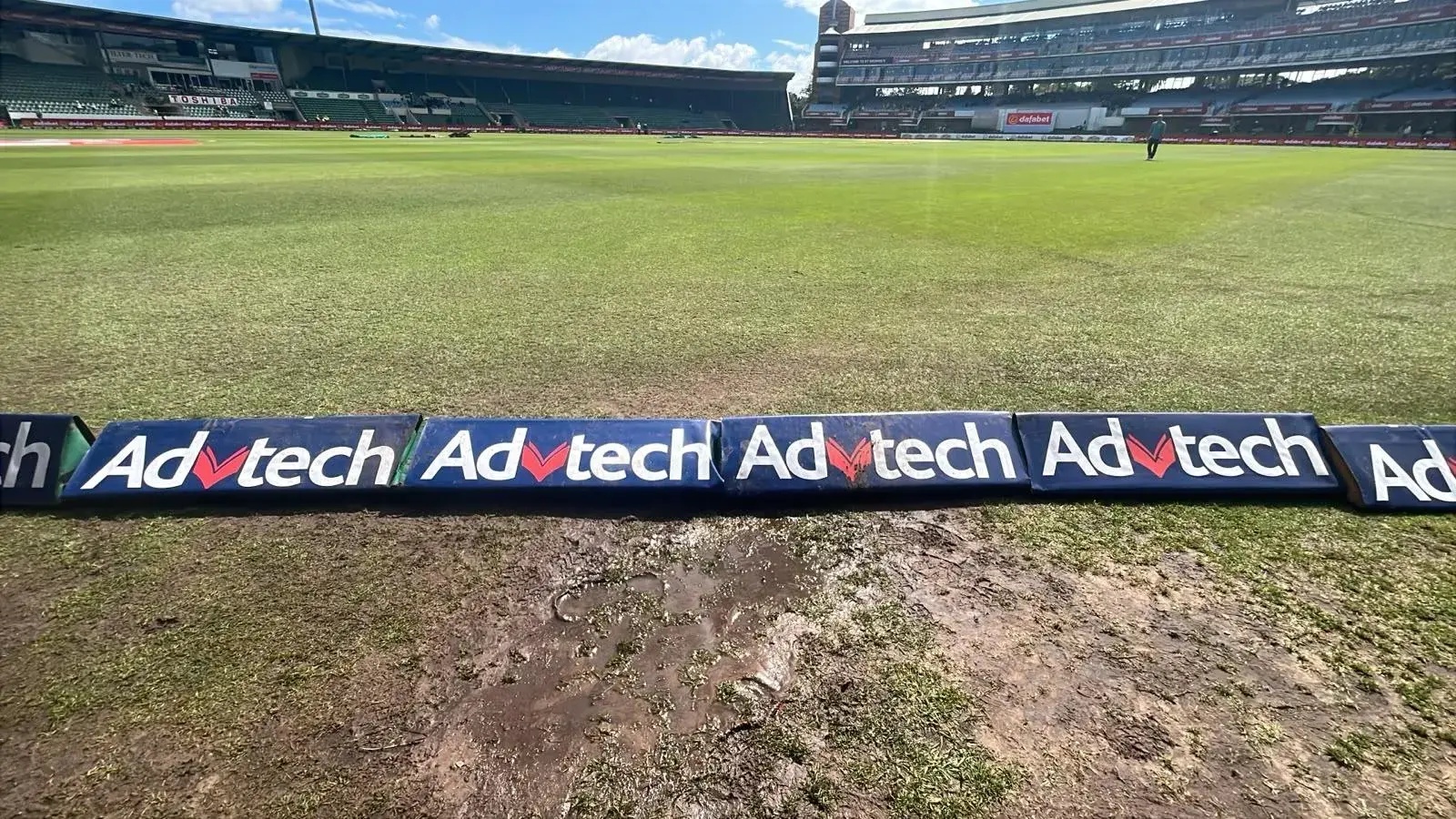 Muddy patches across the St George's Park outfield remain a concern for umipres on Day 2 of the second Test between SA and Australia.