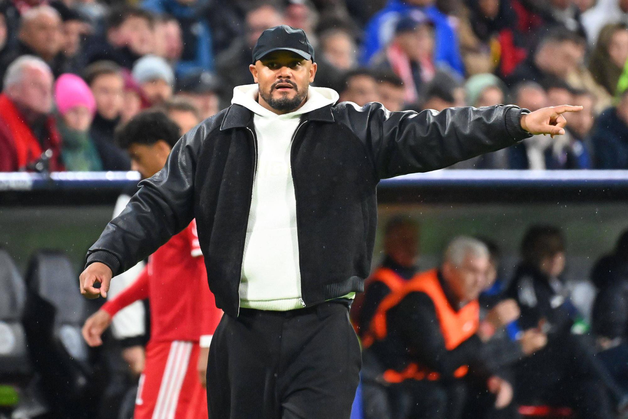 Anweisungen beim Bayern-Spiel von Vincent Kompany.