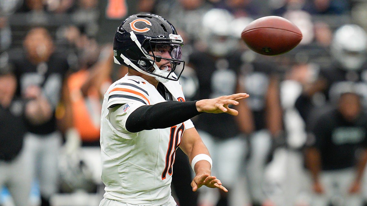 Caleb Williams throws the ball
