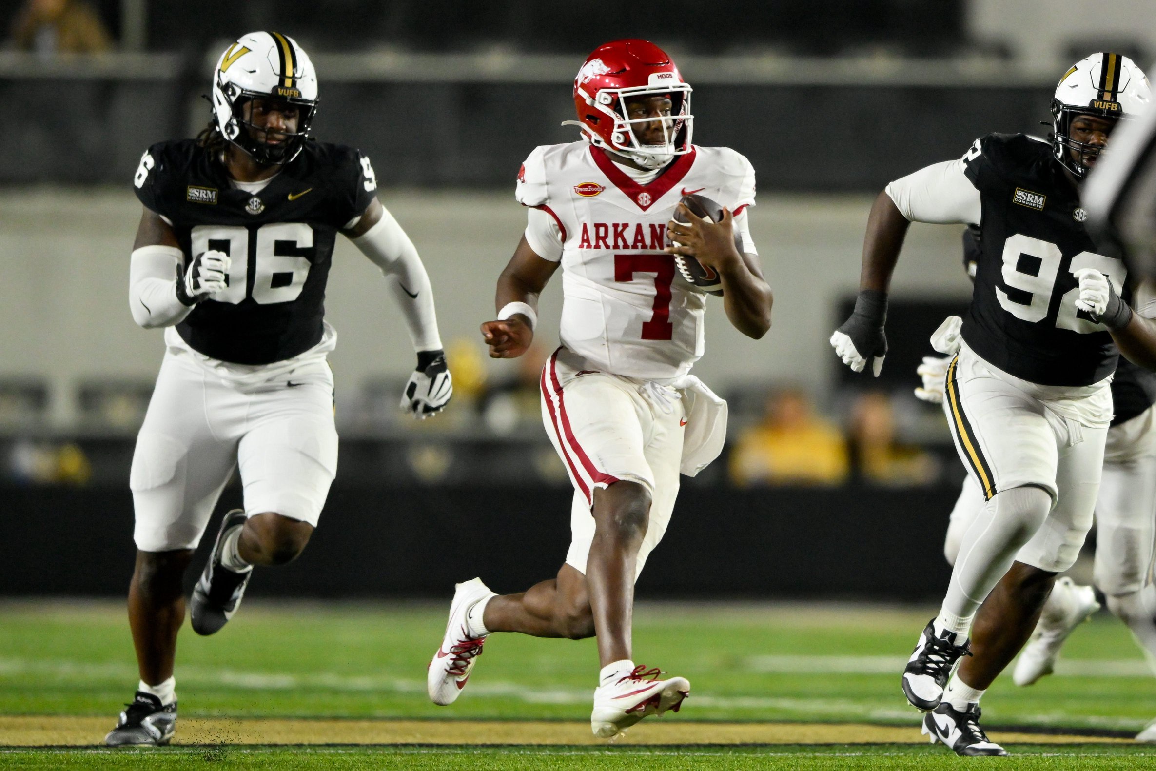 Oct 17, 2026; Nashville, Tennessee, USA;  Arkansas Razorbacks quarterback KJ Jackson (7) runs with the ball against the Vanderbilt Commodores during the second half at FirstBank Stadium.  Mandatory Credit: Steve Roberts-Imagn Images