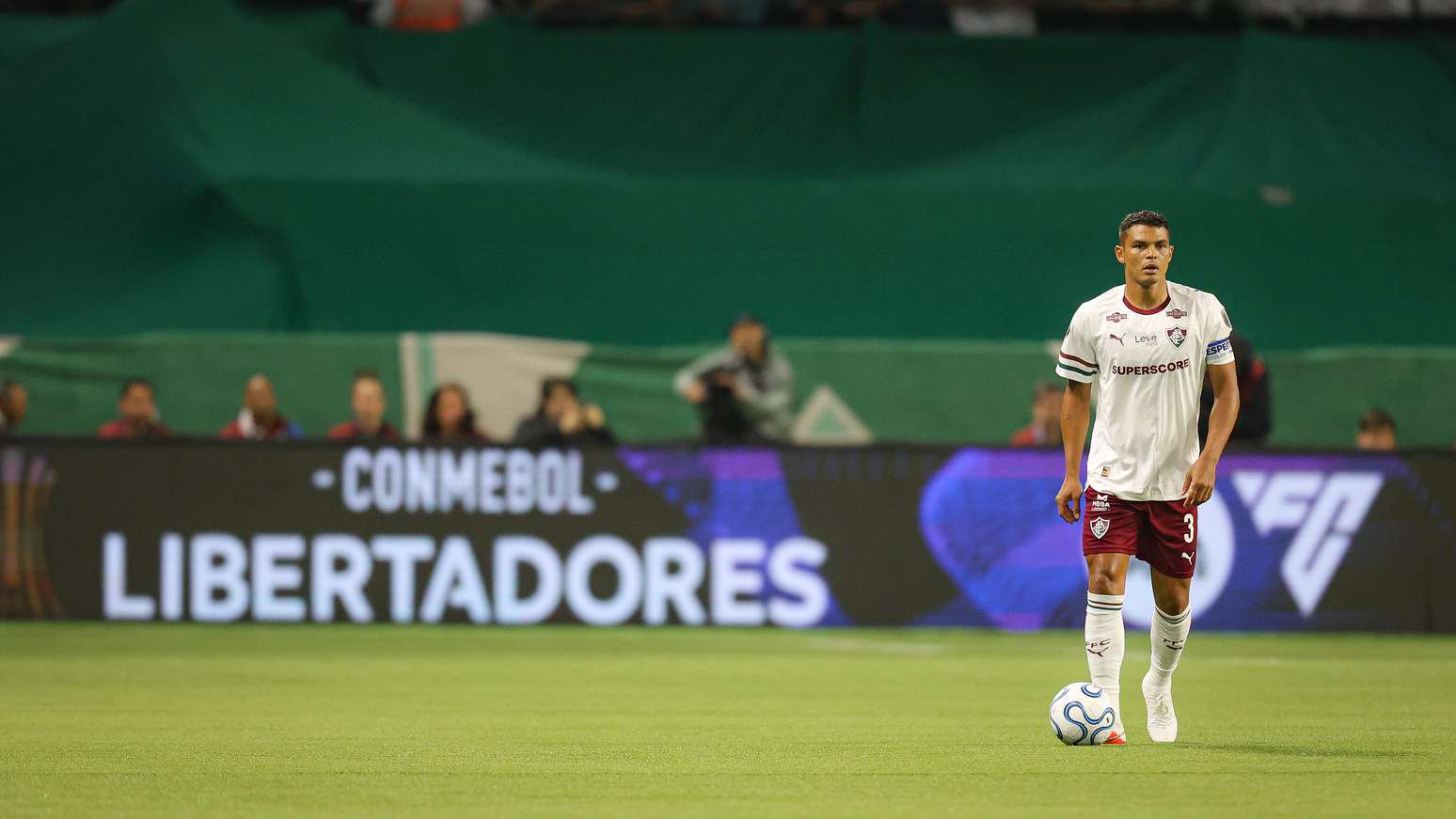 ‘Eu falhei de novo’: Thiago Silva desabafa após eliminação com o Fluminense e manda recado para a torcida