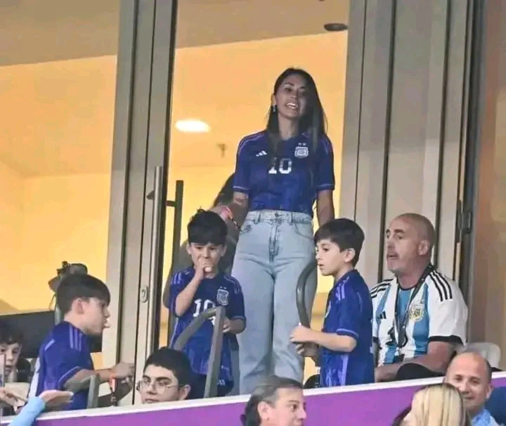 Antonella Roccuzzo brought her three kids to watch Lionel Messi and Argentina semi-final game against Croatia (Photos)