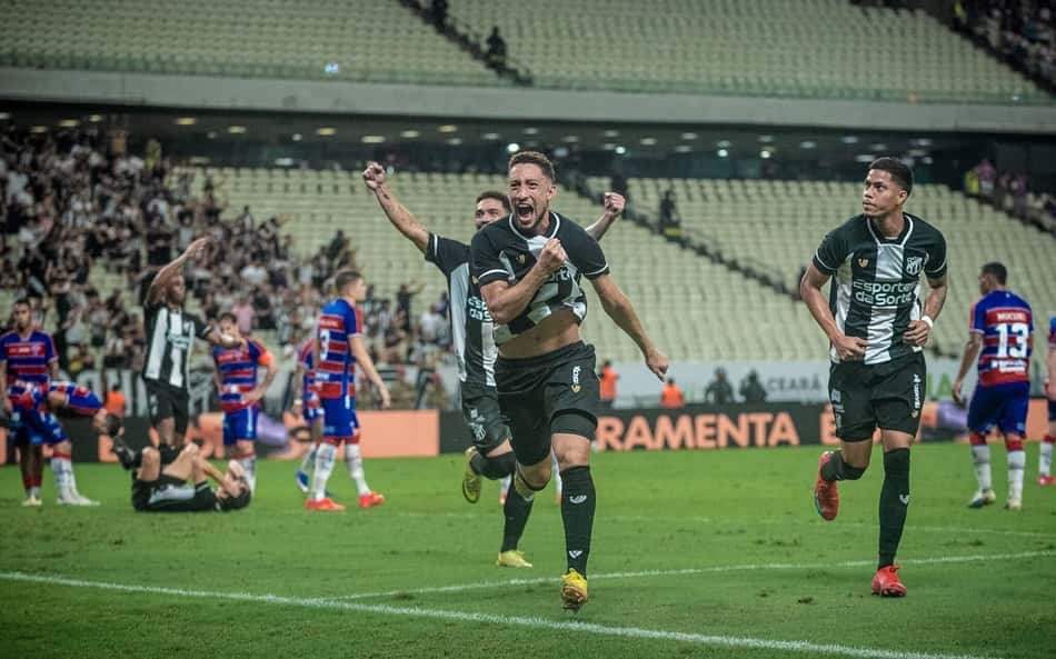 Ceará comemora gol contra o Fortaleza na Série B do Brasileirão de 2026