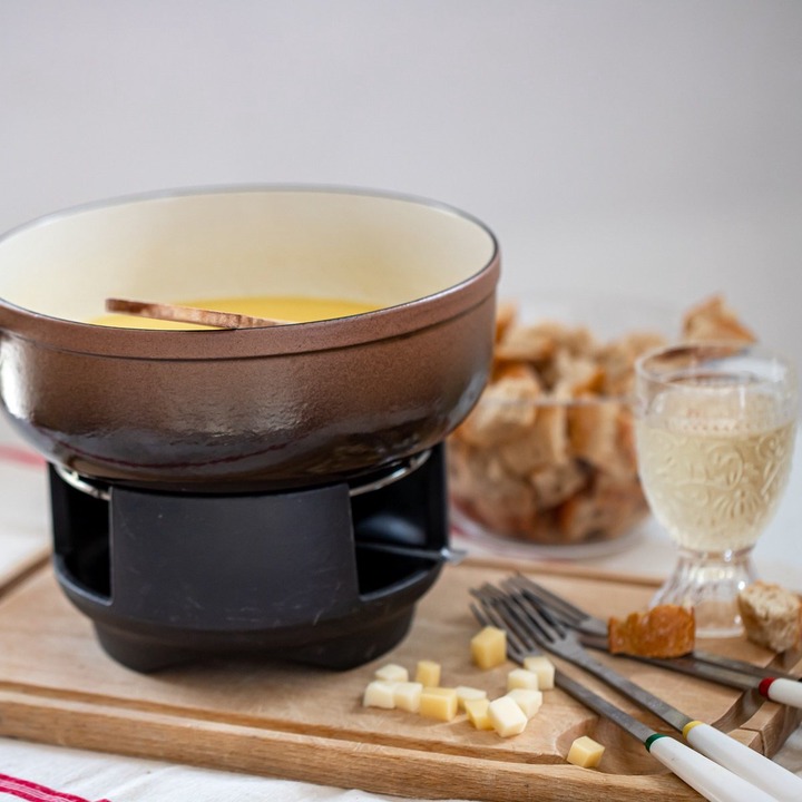 making cheese fondue