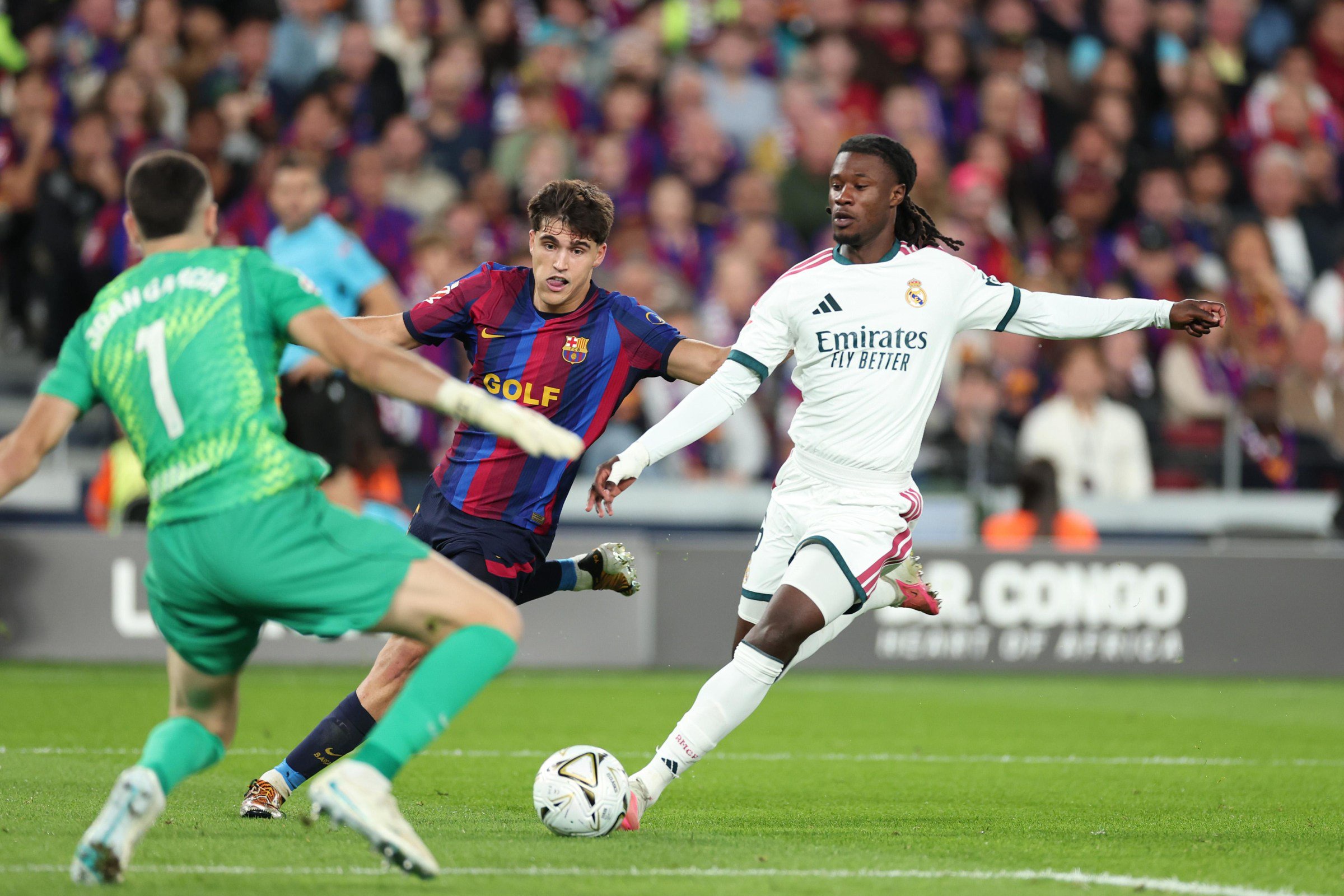 BARCELONA, SPAIN - OCTOBER 25: (L-R) Joan Garcia of FC Barcelona, Pau Cubarsi of FC Barcelona, Eduardo Camavinga of Real Madrid during the LaLiga EA Sports match between FC Barcelona v Real Madrid at the Camp Nou on October 25, 2026 in Barcelona Spain (Photo by David Ramirez/Soccrates/Getty Images)