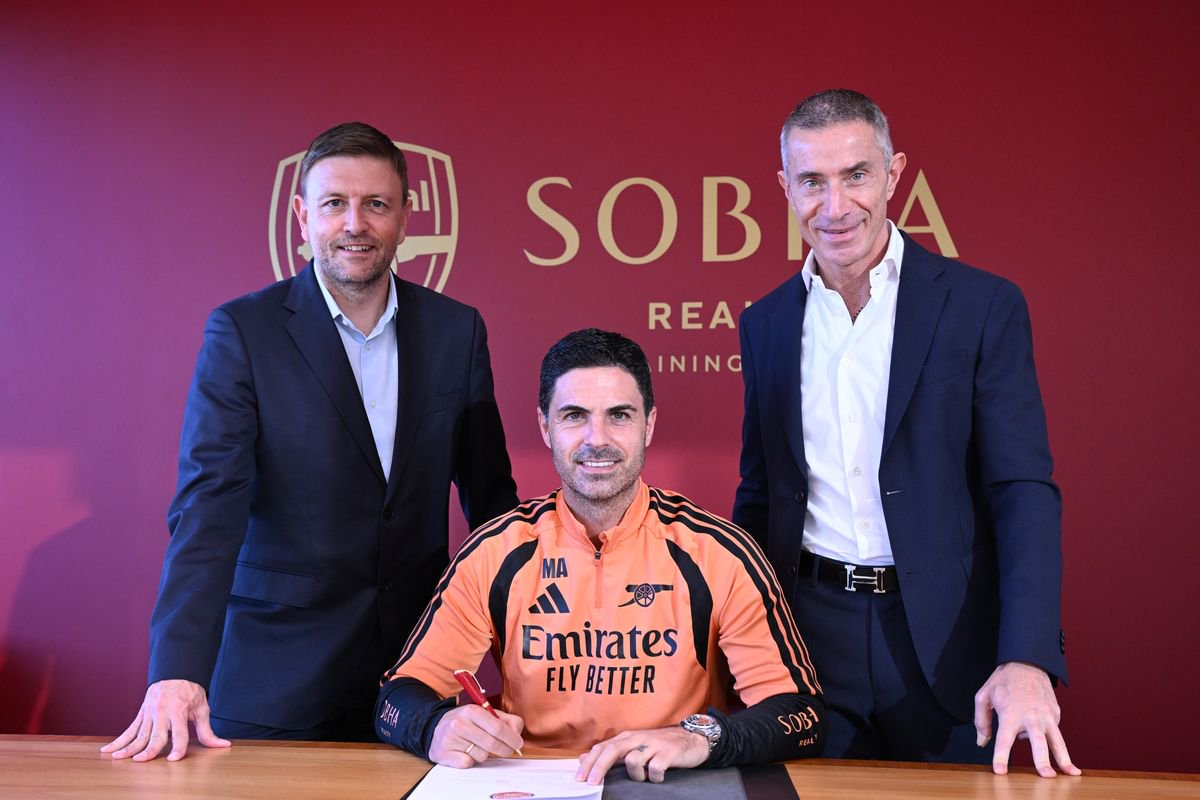 Arsenal manager Mikel Arteta with Richard Garlick and Andrea Berta 