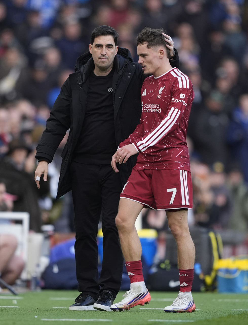 Liverpool manager Andoni Iraola speaks with Liverpool’s Florian Wirtz