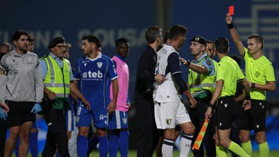 FOTOS: Paredes-Famalicão termina em confusão e vermelho para Gil Dias - TVI