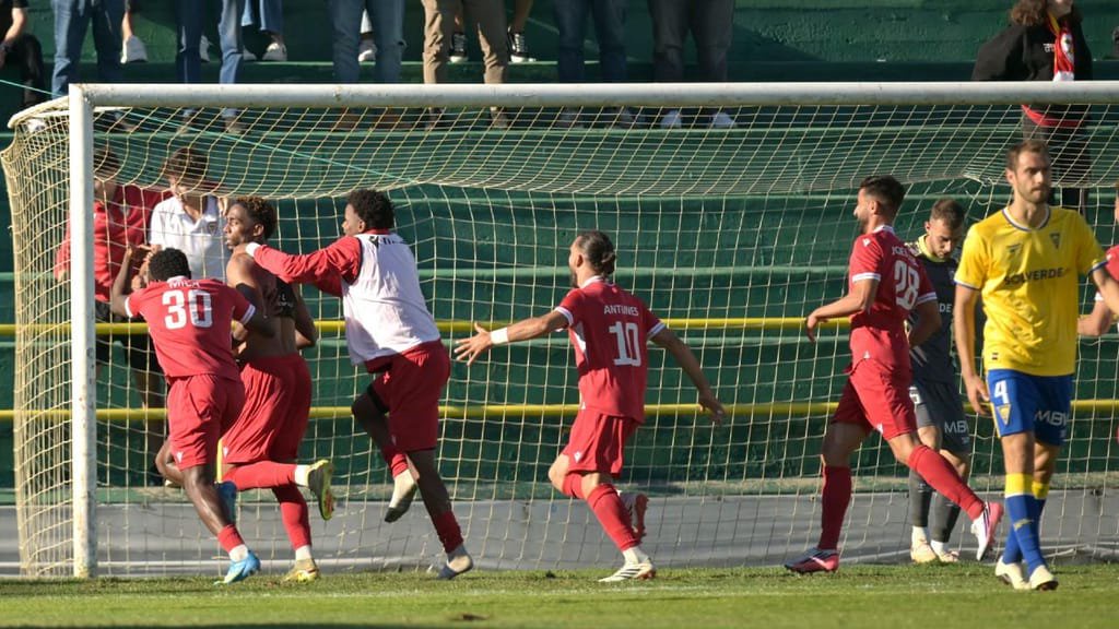 Taça de Portugal: Deven Monteiro marca no Salgueiros-Estoril (FERNANDO VELUDO/LUSA)
