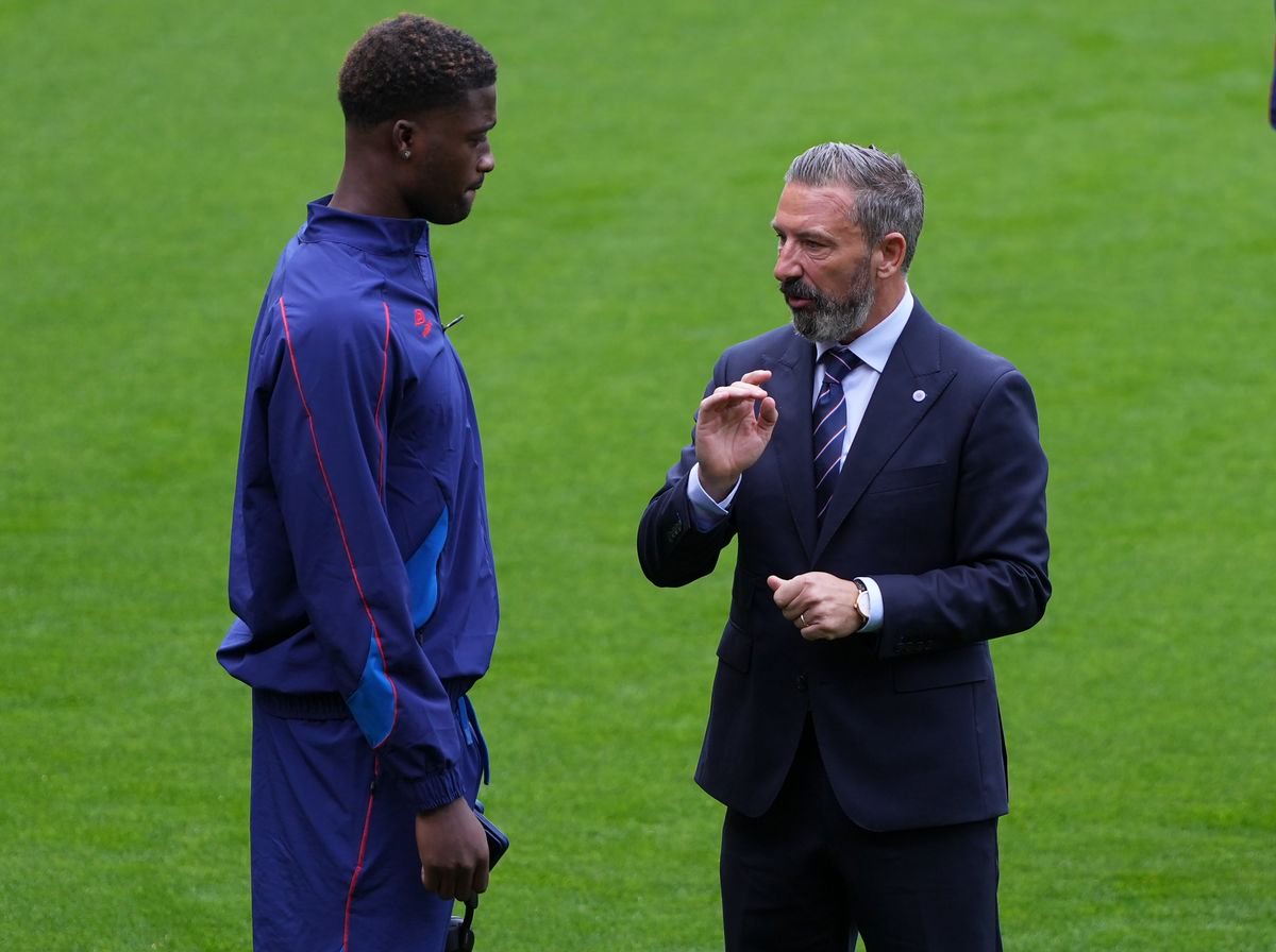 Rangers manager Derek McInnes speaks to Emmanuel Fernandez
