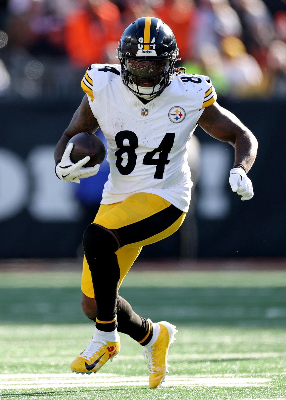 Pittsburgh Steelers' Cordarrelle Patterson (84) runs with the ball during the first quarter of an NFL football game against the Cincinnati Bengals at Paycor Stadium in Cincinnati, Ohio, Sunday, December 1, 2024.