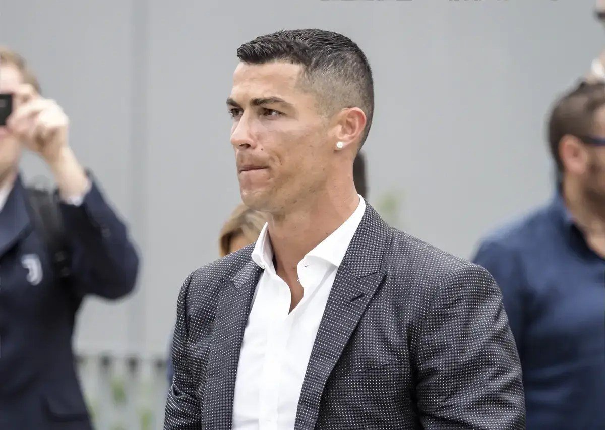 Cristiano Ronaldo officially signs midfielder until 2032