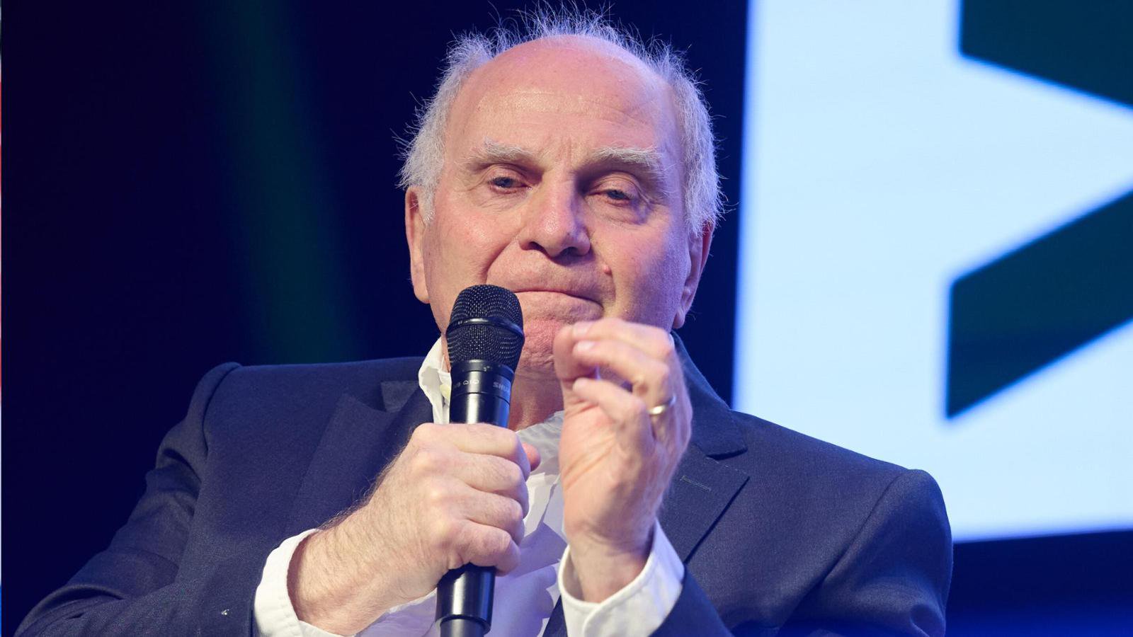 Uli Hoeneß äußert sich regelmäßig auch zu politischen und gesellschaftlichen Themen.