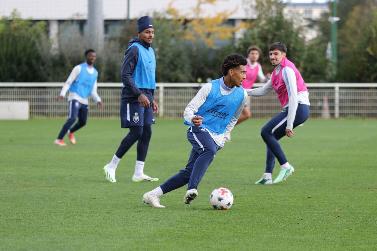 Idrissa Dia continue de faire belle impression à l'entraînement.