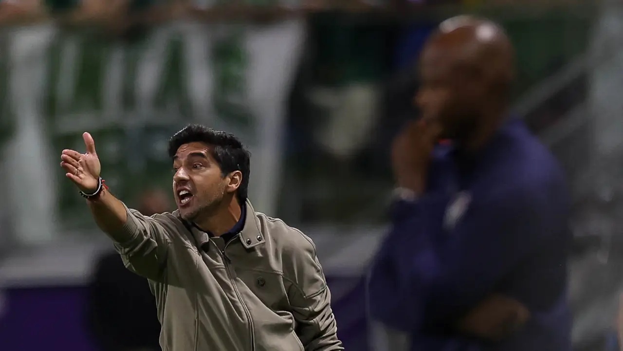 O técnico Abel Ferreira, da SE Palmeiras, em jogo contra a equipe do Fluminense FC, durante partida válida pela semi final, volta, da Conmebol Libertadores, na arena Nubank Parque. (Foto: Cesar Greco/Palmeiras/by Canon)