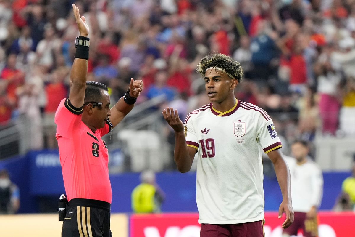 Yamine Lamal playing for Spain against France in their 2-0 semi-final victory
