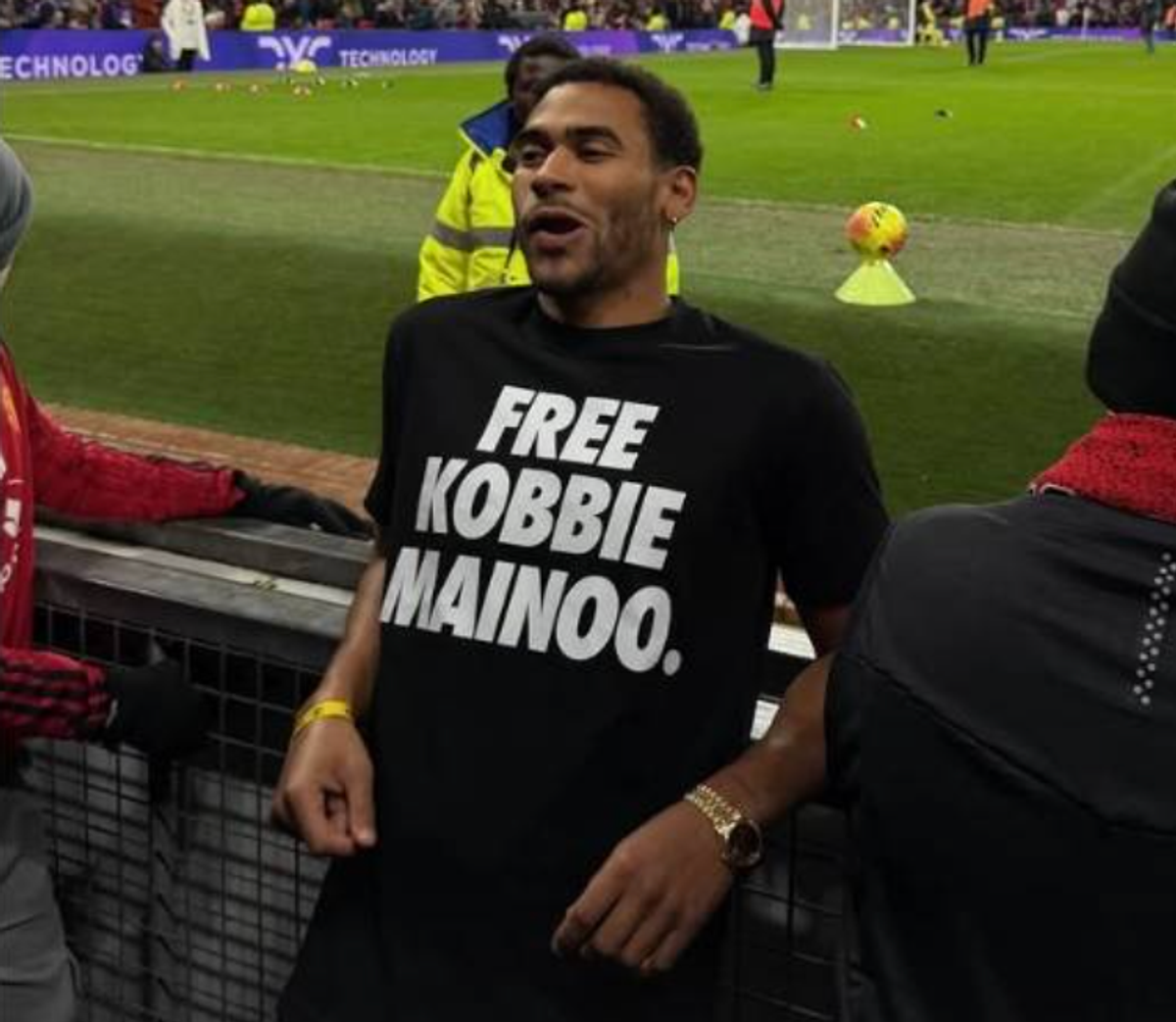 Kobbie Mainoo's half-brother Jordan wearing a T-shirt which says 'Free Kobbie Mainoo'