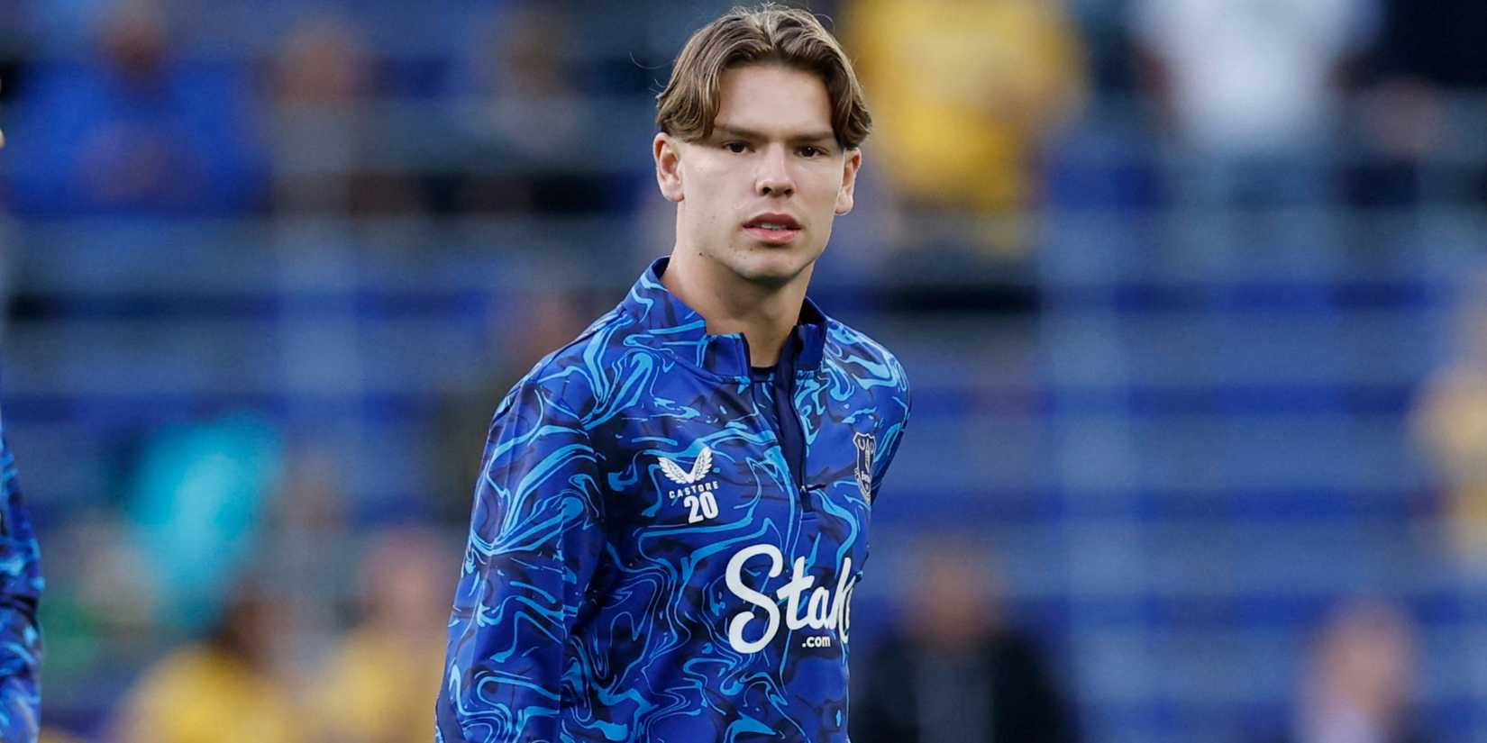 Everton winger Tyler Dibling warms up