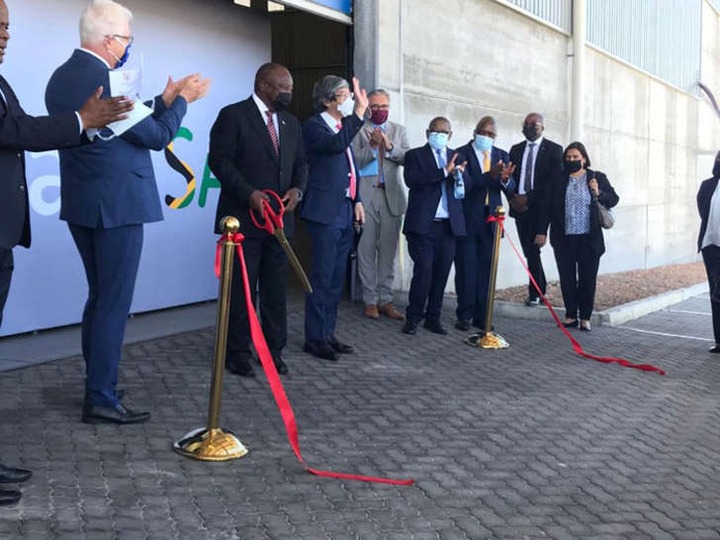 President Cyril Ramaphosa and NantWorks founder, Dr Patrick Soon-Shiong, at the launch of the NantSA vaccine manufacturing campus at Brackengate in Cape Town on 19 January 2022.