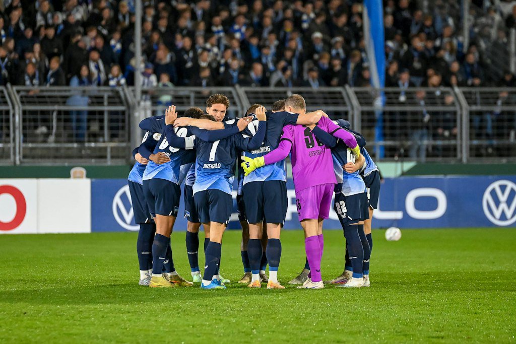 Die Spieler von Hertha BSC sind ein verschworener Haufen geworden. Jetzt gelingen sogar unaufgeregte Pokalsiege bei einem Außenseiter.