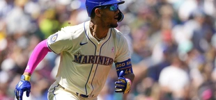 Mariners use homers from Julio Rodríguez and Mitch Garver to top A’s 8-4