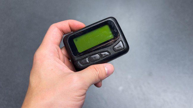 Alat komunikasi pager baru-baru ini menjadi sorotan usai rentetan teror ledakan yang menggegerkan Lebanon pada Selasa dan Rabu pekan ini.