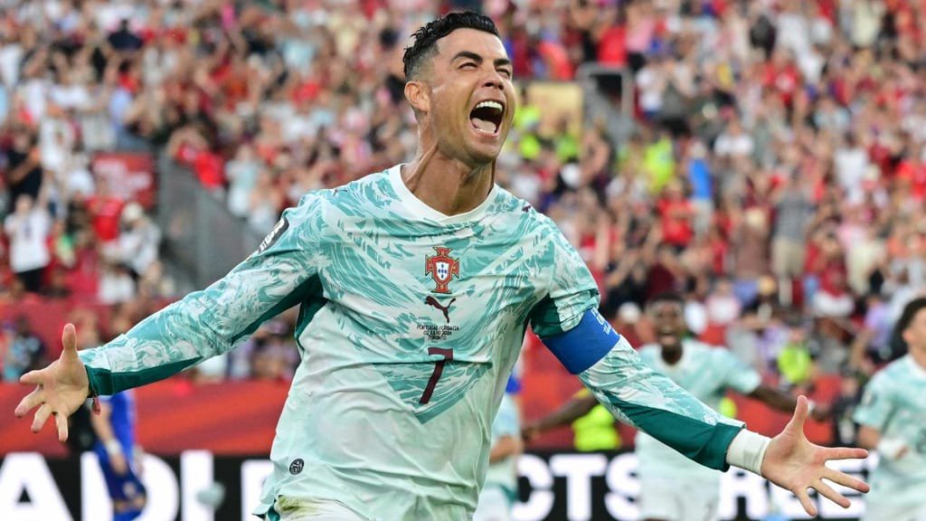 Cristiano Ronaldo festeja o 1-1 no Portugal-Croácia (EDUARDO LIMA/EPA)