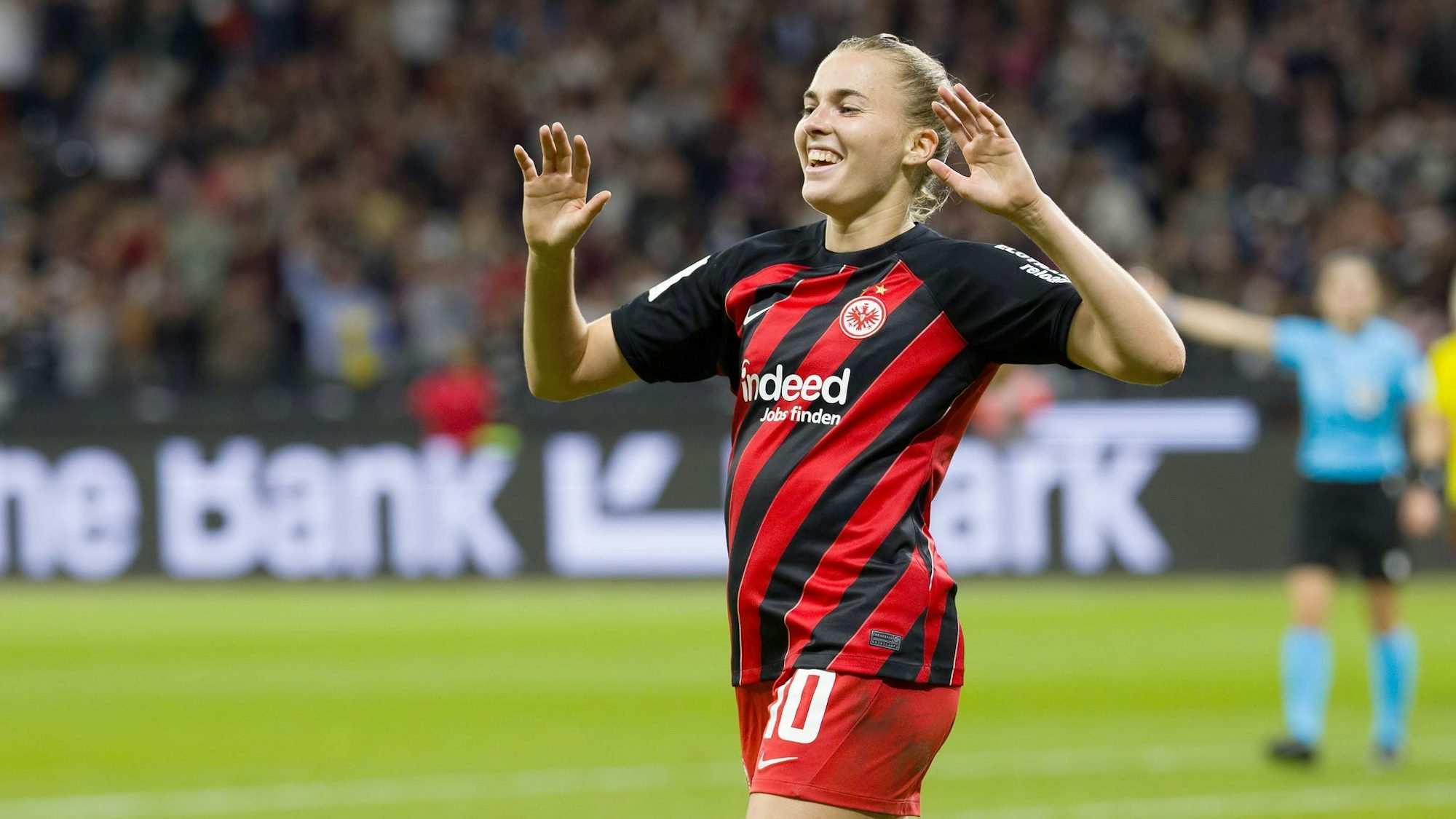 Eintracht-Kapitänin Laura Freigang verbucht in Eindhoven eine Vorlage und ein Tor.