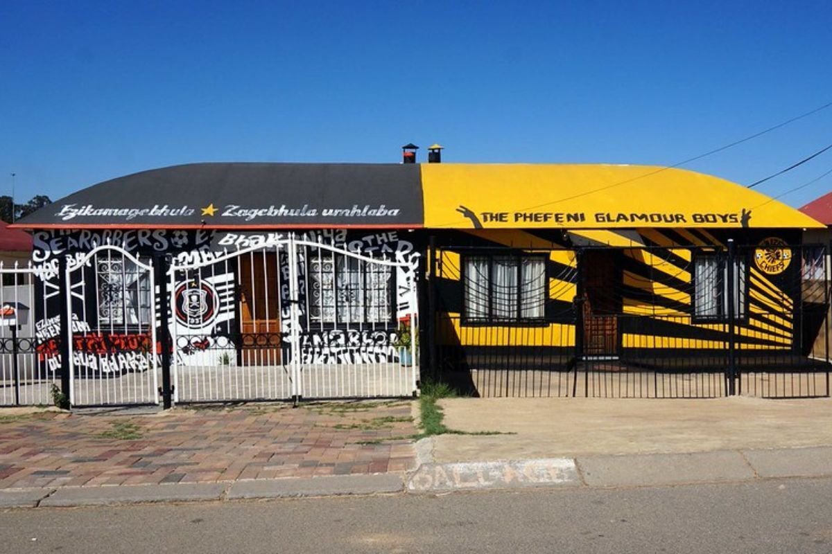 Soweto Derby Pirates vs Chiefs: form guide, head-to-head, recent results, and injury updates.