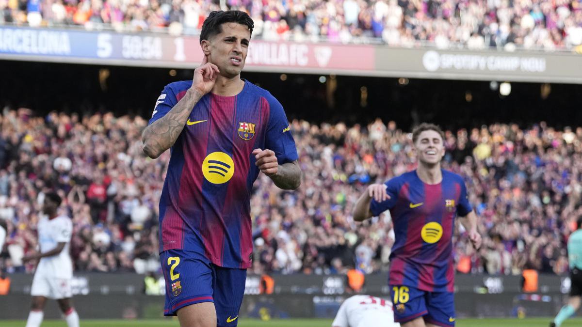 João Cancelo hört nicht gut