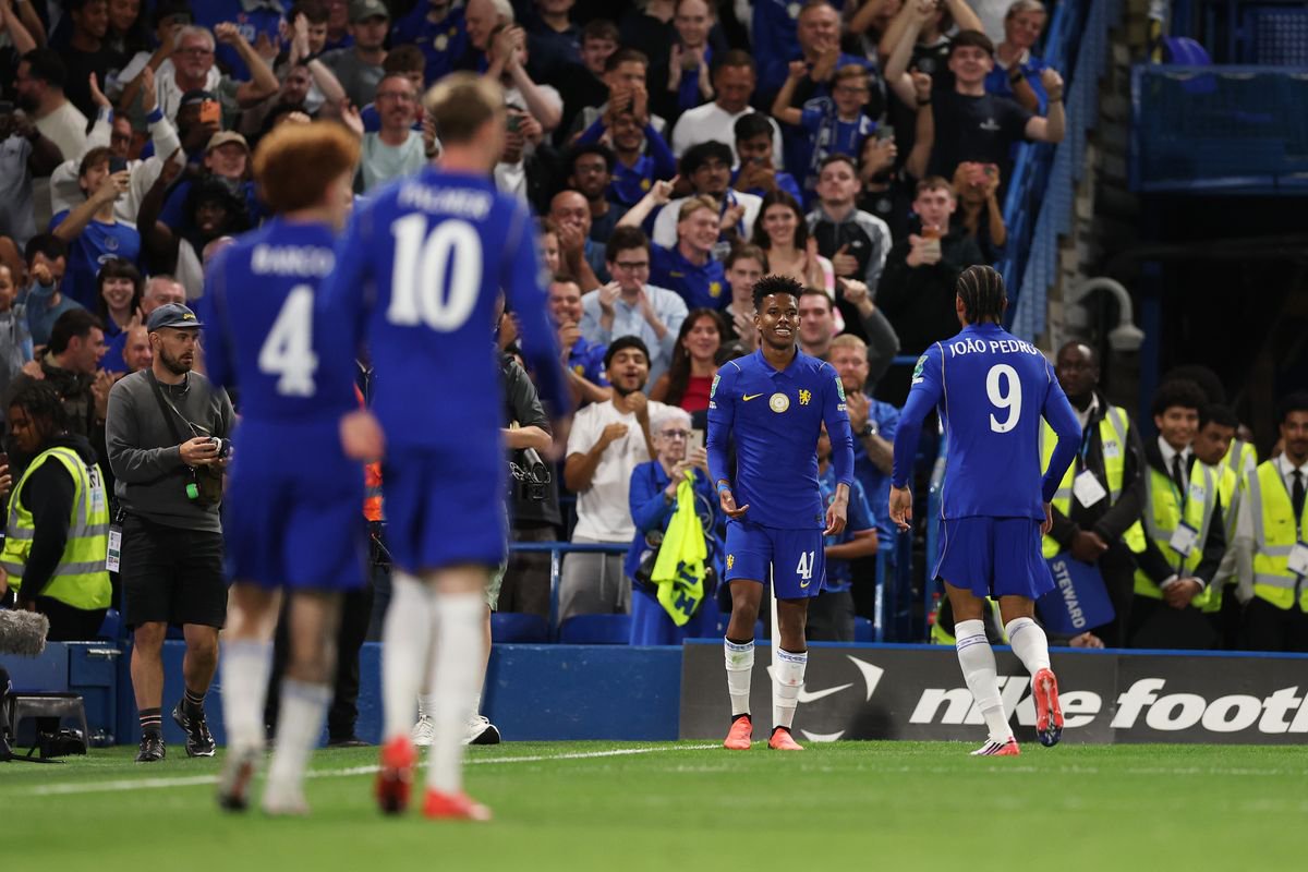 Estevao Willian celebrates