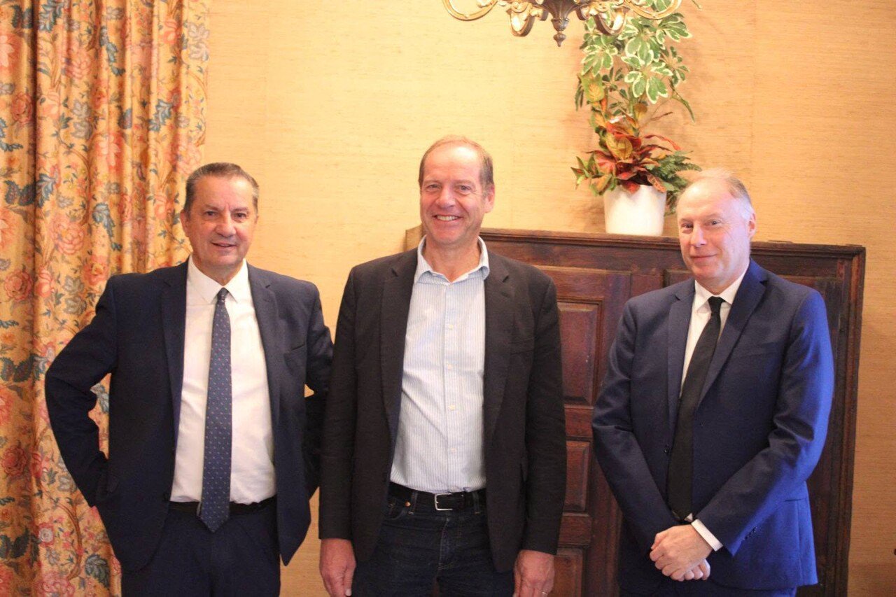 Laurent Suau avec Christian Prudhomme et Gilles Quénéhervé, le préfet de la Lozère.
